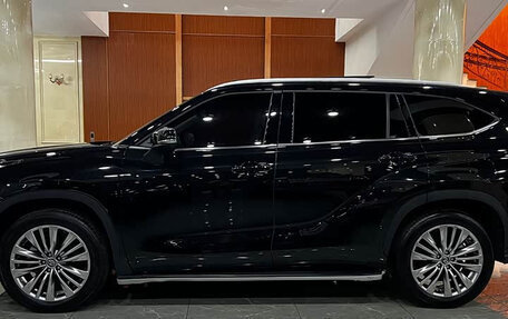 Toyota Highlander, 2024 год, 5 фотография