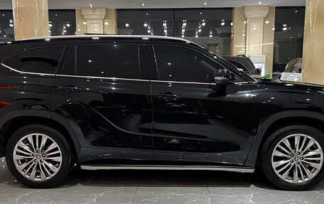 Toyota Highlander, 2024 год, 4 фотография