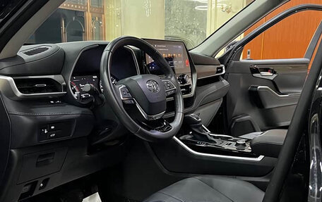 Toyota Highlander, 2024 год, 9 фотография