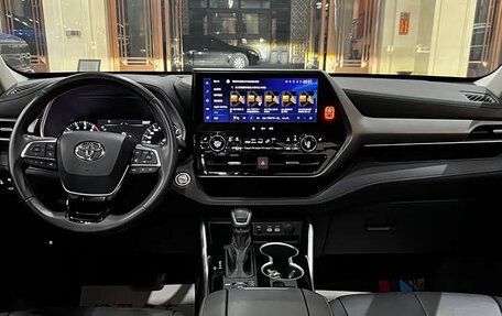 Toyota Highlander, 2024 год, 10 фотография