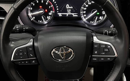 Toyota Highlander, 2024 год, 14 фотография