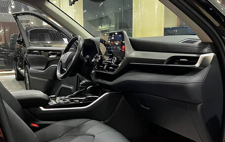 Toyota Highlander, 2024 год, 15 фотография
