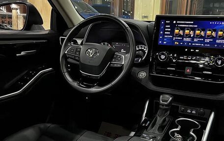 Toyota Highlander, 2024 год, 11 фотография