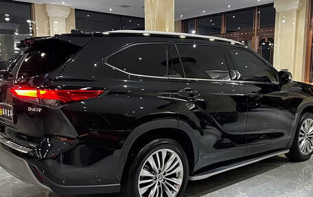 Toyota Highlander, 2024 год, 8 фотография