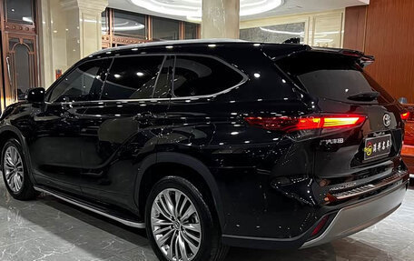 Toyota Highlander, 2024 год, 6 фотография