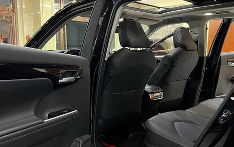 Toyota Highlander, 2024 год, 17 фотография