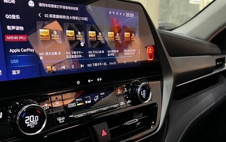 Toyota Highlander, 2024 год, 13 фотография