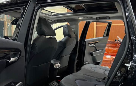 Toyota Highlander, 2024 год, 18 фотография