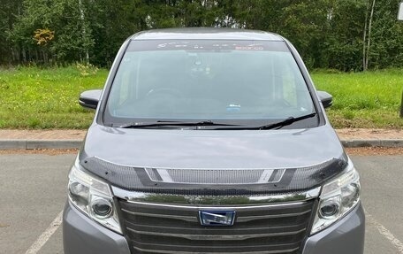 Toyota Noah III, 2015 год, 1 500 000 рублей, 1 фотография