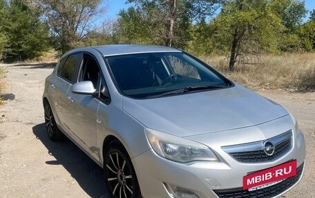 Opel Astra J, 2011 год, 600 000 рублей, 2 фотография