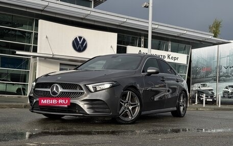 Mercedes-Benz A-Класс, 2019 год, 2 300 000 рублей, 2 фотография