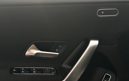 Mercedes-Benz A-Класс, 2019 год, 2 300 000 рублей, 23 фотография