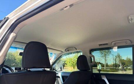 Toyota Land Cruiser Prado 150 рестайлинг 2, 2018 год, 4 350 000 рублей, 21 фотография