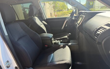 Toyota Land Cruiser Prado 150 рестайлинг 2, 2018 год, 4 350 000 рублей, 16 фотография