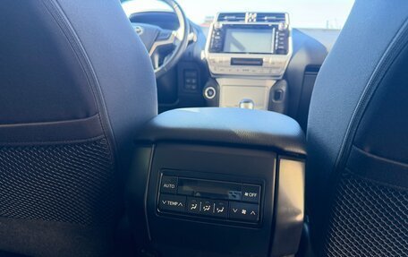 Toyota Land Cruiser Prado 150 рестайлинг 2, 2018 год, 4 350 000 рублей, 19 фотография