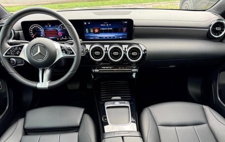 Mercedes-Benz A-Класс, 2022 год, 2 250 000 рублей, 15 фотография