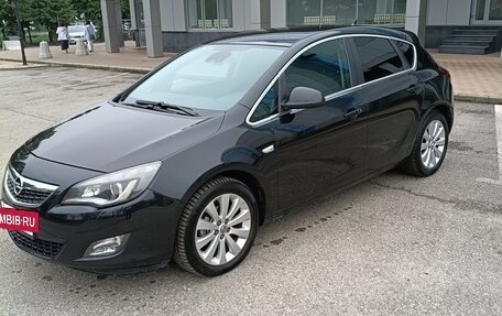 Opel Astra J, 2011 год, 700 000 рублей, 2 фотография