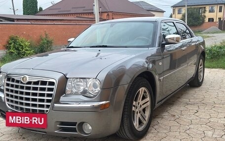 Chrysler 300C II, 2005 год, 1 230 000 рублей, 2 фотография