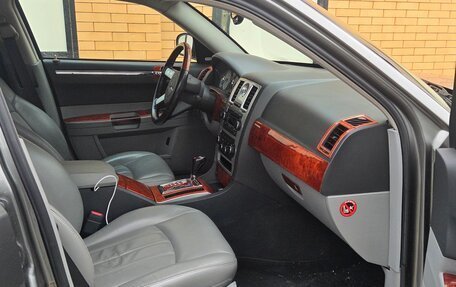 Chrysler 300C II, 2005 год, 1 230 000 рублей, 13 фотография