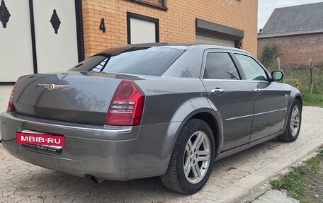 Chrysler 300C II, 2005 год, 1 230 000 рублей, 5 фотография
