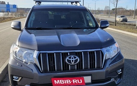 Toyota Land Cruiser Prado 150 рестайлинг 2, 2019 год, 4 650 000 рублей, 4 фотография