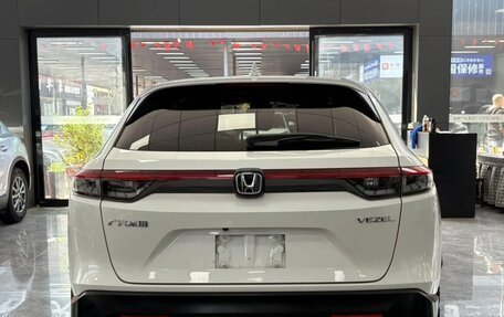 Honda Vezel, 2023 год, 2 000 000 рублей, 2 фотография