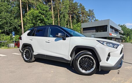 Toyota RAV4, 2021 год, 3 750 000 рублей, 2 фотография