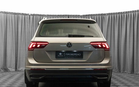 Volkswagen Tiguan II, 2021 год, 2 360 000 рублей, 6 фотография