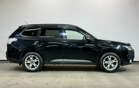 Mitsubishi Outlander III рестайлинг 3, 2013 год, 1 299 000 рублей, 4 фотография