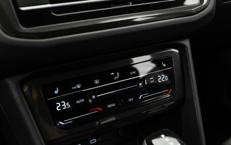 Volkswagen Tiguan II, 2021 год, 2 360 000 рублей, 17 фотография