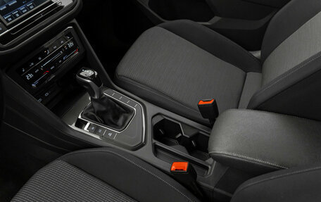 Volkswagen Tiguan II, 2021 год, 2 360 000 рублей, 15 фотография