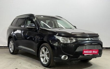 Mitsubishi Outlander III рестайлинг 3, 2013 год, 1 299 000 рублей, 3 фотография