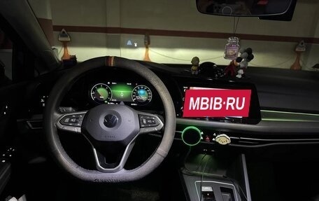 Volkswagen Golf VIII, 2023 год, 2 750 000 рублей, 10 фотография
