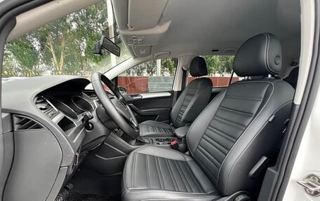 Volkswagen Touran III, 2022 год, 2 350 000 рублей, 7 фотография