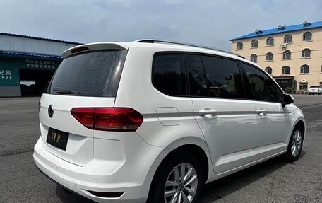 Volkswagen Touran III, 2022 год, 2 350 000 рублей, 6 фотография