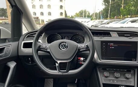 Volkswagen Touran III, 2022 год, 2 350 000 рублей, 8 фотография