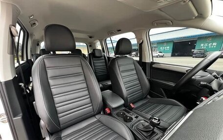 Volkswagen Touran III, 2022 год, 2 350 000 рублей, 14 фотография