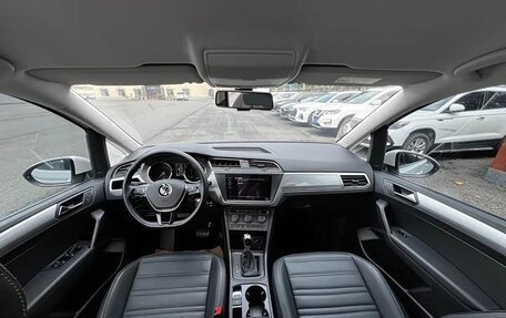 Volkswagen Touran III, 2022 год, 2 350 000 рублей, 10 фотография