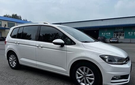 Volkswagen Touran III, 2022 год, 2 350 000 рублей, 3 фотография