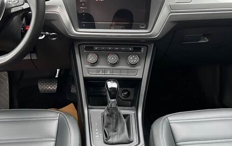 Volkswagen Touran III, 2022 год, 2 350 000 рублей, 11 фотография
