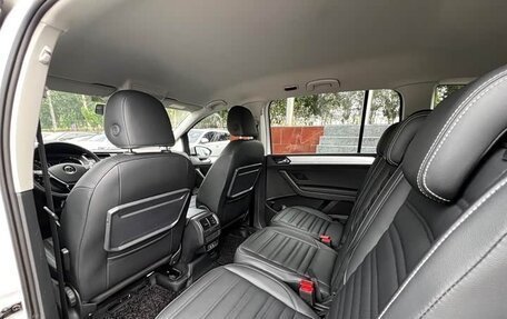 Volkswagen Touran III, 2022 год, 2 350 000 рублей, 15 фотография