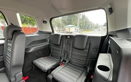 Volkswagen Touran III, 2022 год, 2 350 000 рублей, 17 фотография