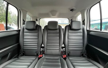 Volkswagen Touran III, 2022 год, 2 350 000 рублей, 16 фотография