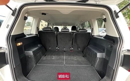 Volkswagen Touran III, 2022 год, 2 350 000 рублей, 20 фотография