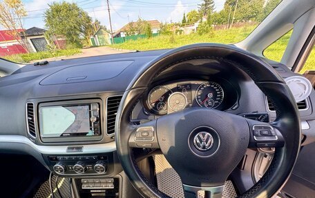 Volkswagen Sharan II, 2011 год, 1 249 000 рублей, 24 фотография