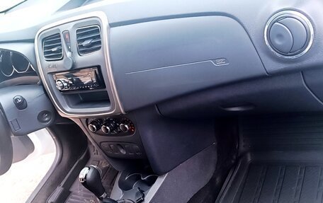 Renault Logan II, 2019 год, 630 000 рублей, 7 фотография