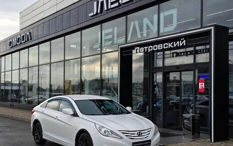 Hyundai Sonata VI, 2011 год, 715 000 рублей, 1 фотография
