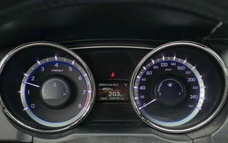 Hyundai Sonata VI, 2011 год, 715 000 рублей, 12 фотография