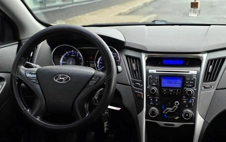 Hyundai Sonata VI, 2011 год, 715 000 рублей, 13 фотография