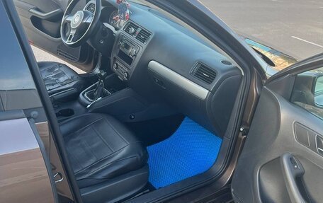 Volkswagen Jetta VI, 2011 год, 650 000 рублей, 8 фотография